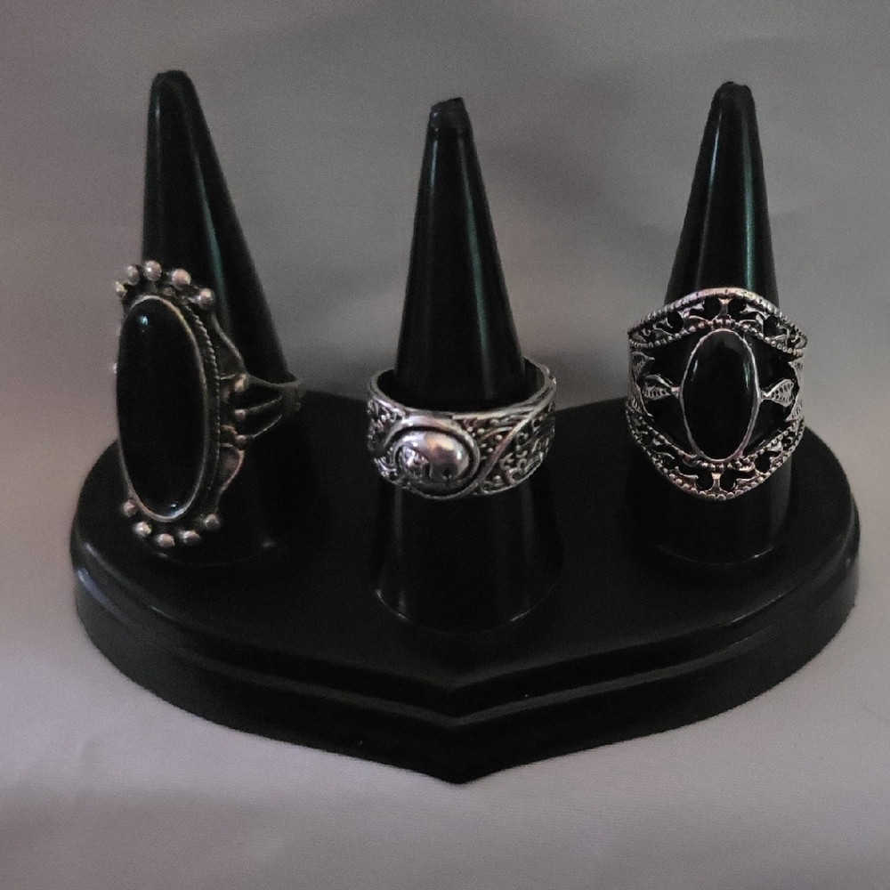 Elegant Silver and Black Ring Set Size 8